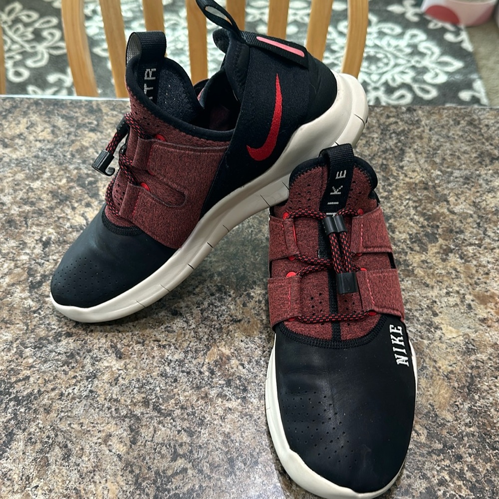 Nike CMTR Running Shoes. Men’s Size 9.5